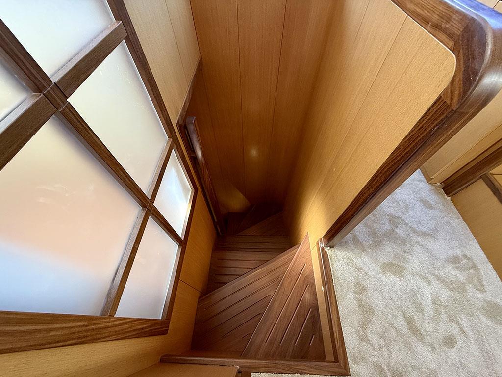 2005 FERRETTI YACHTS 731 